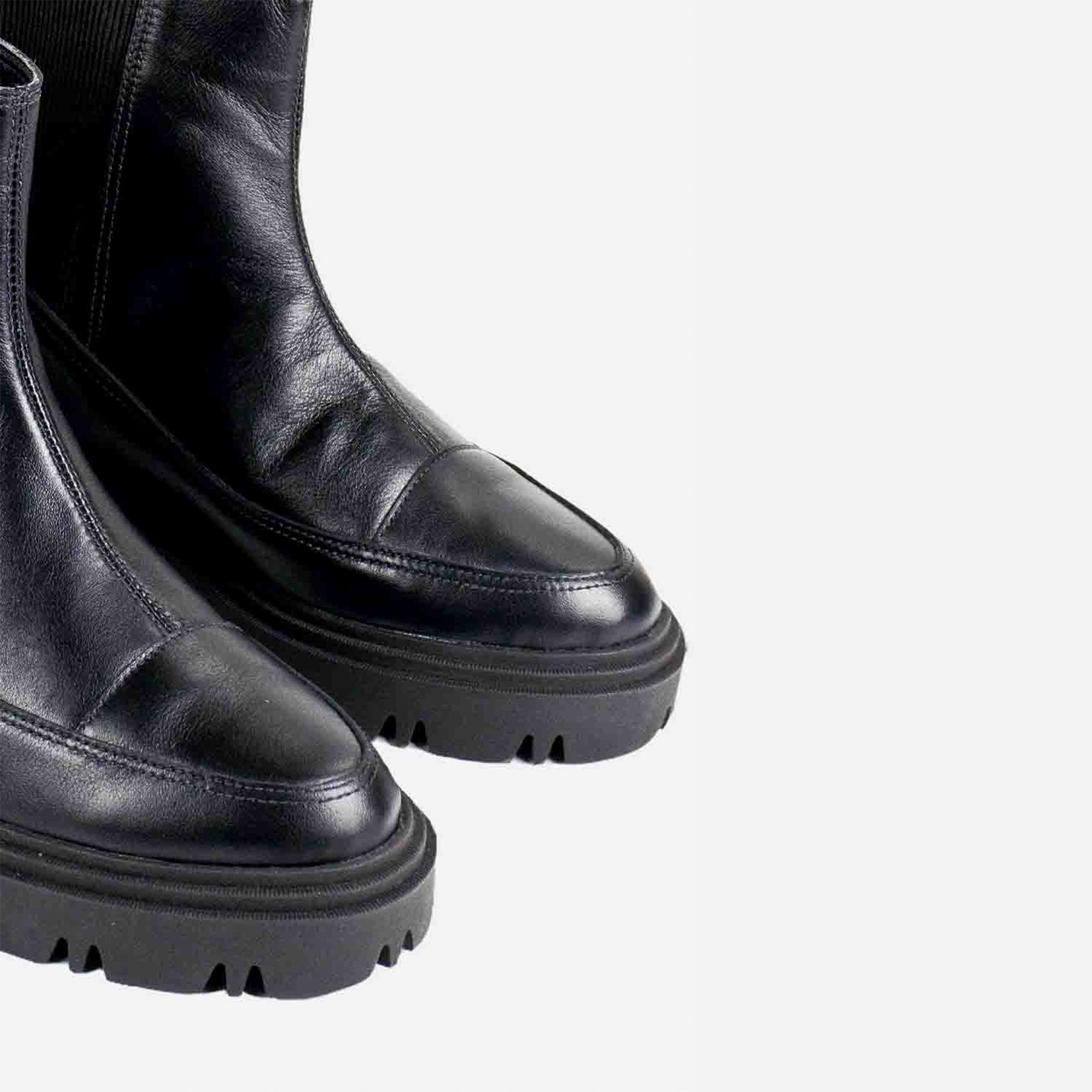 Bota Chunky em Couro Preto