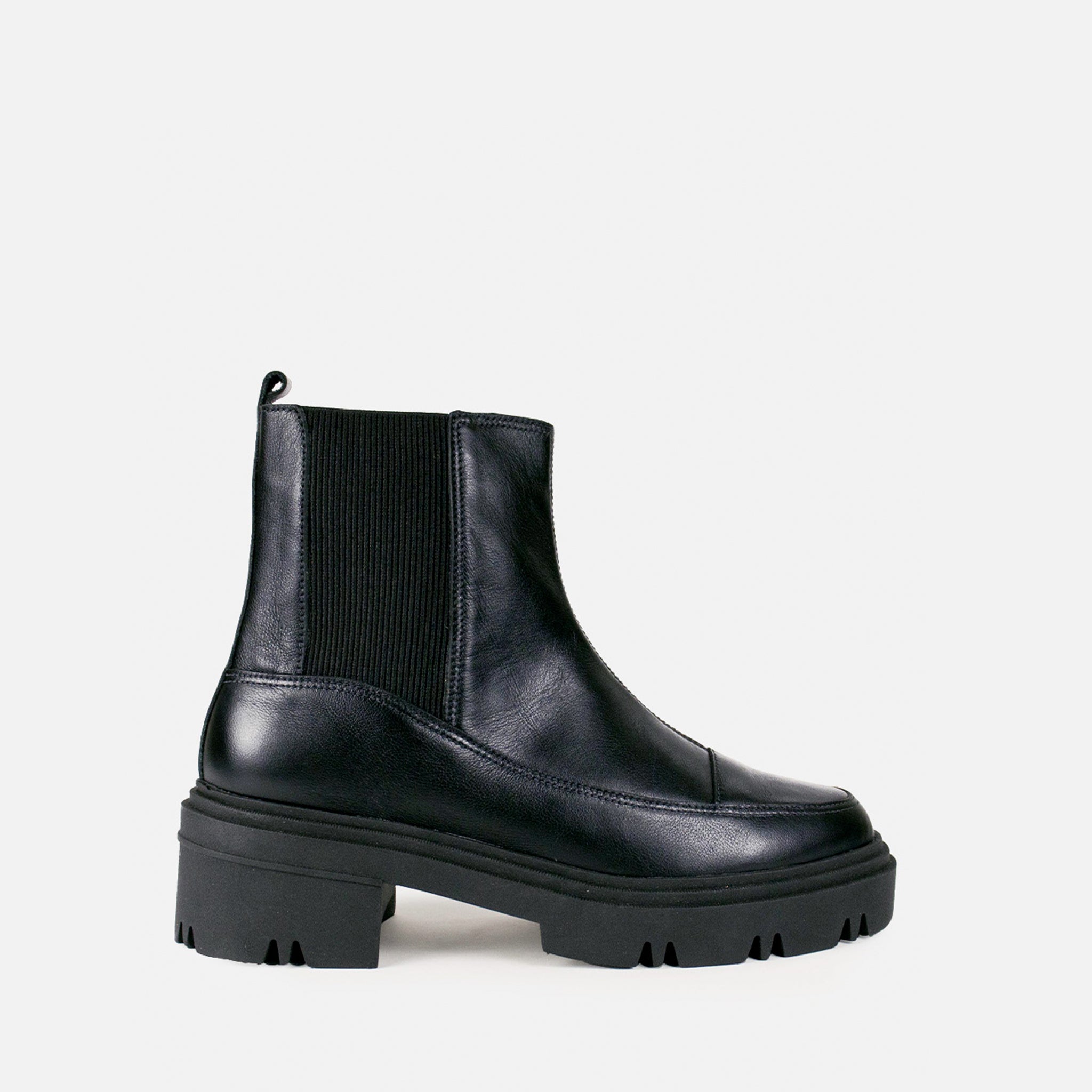 Bota Chunky em Couro Preto