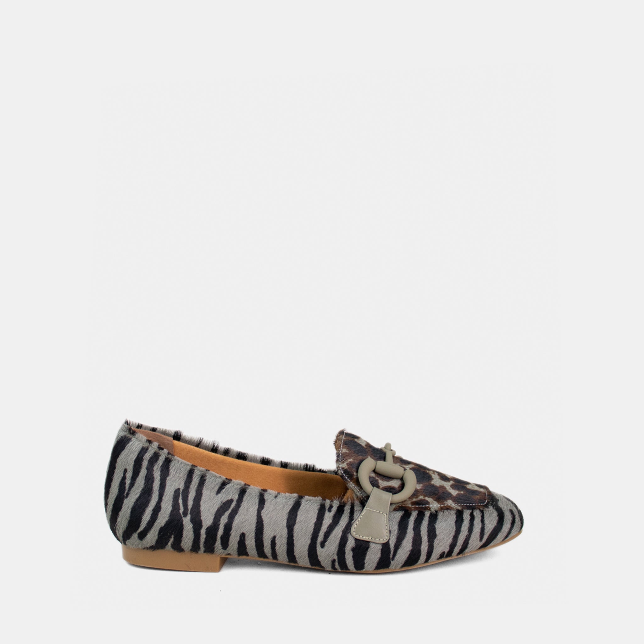 Loafer com Detalhe em Bridão em Couro Animal Print Cinza